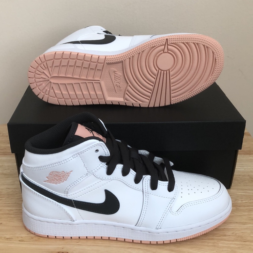 💖🖤NIKE AIR JORDAN 1 MID GS SNEAKERS🖤💖 - Picture 8 of 13